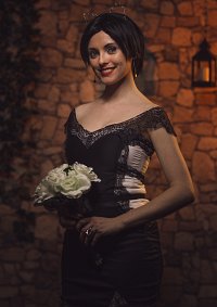 Cosplay-Cover: Selina Kyle (Wayne?) Wedding Dress