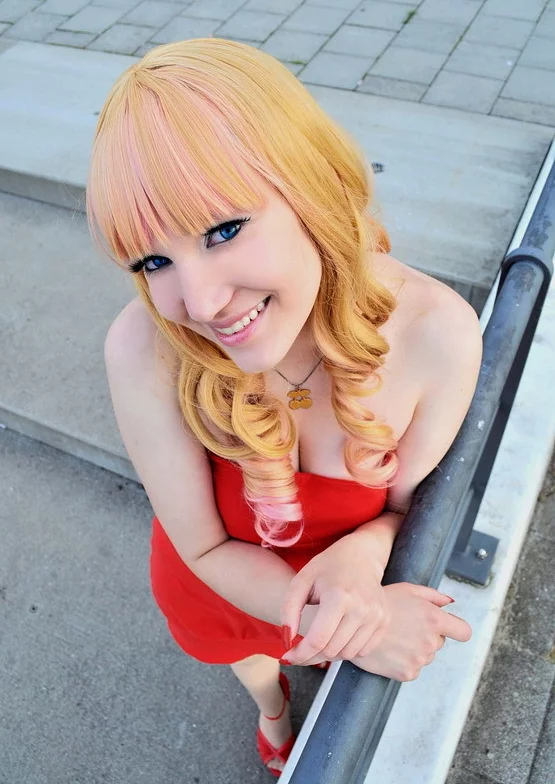 Cosplay-Cover: Sheryl Nome [Red Dress]