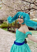 Cosplay-Cover: Miku Hatsune [Pünktchenkleid]