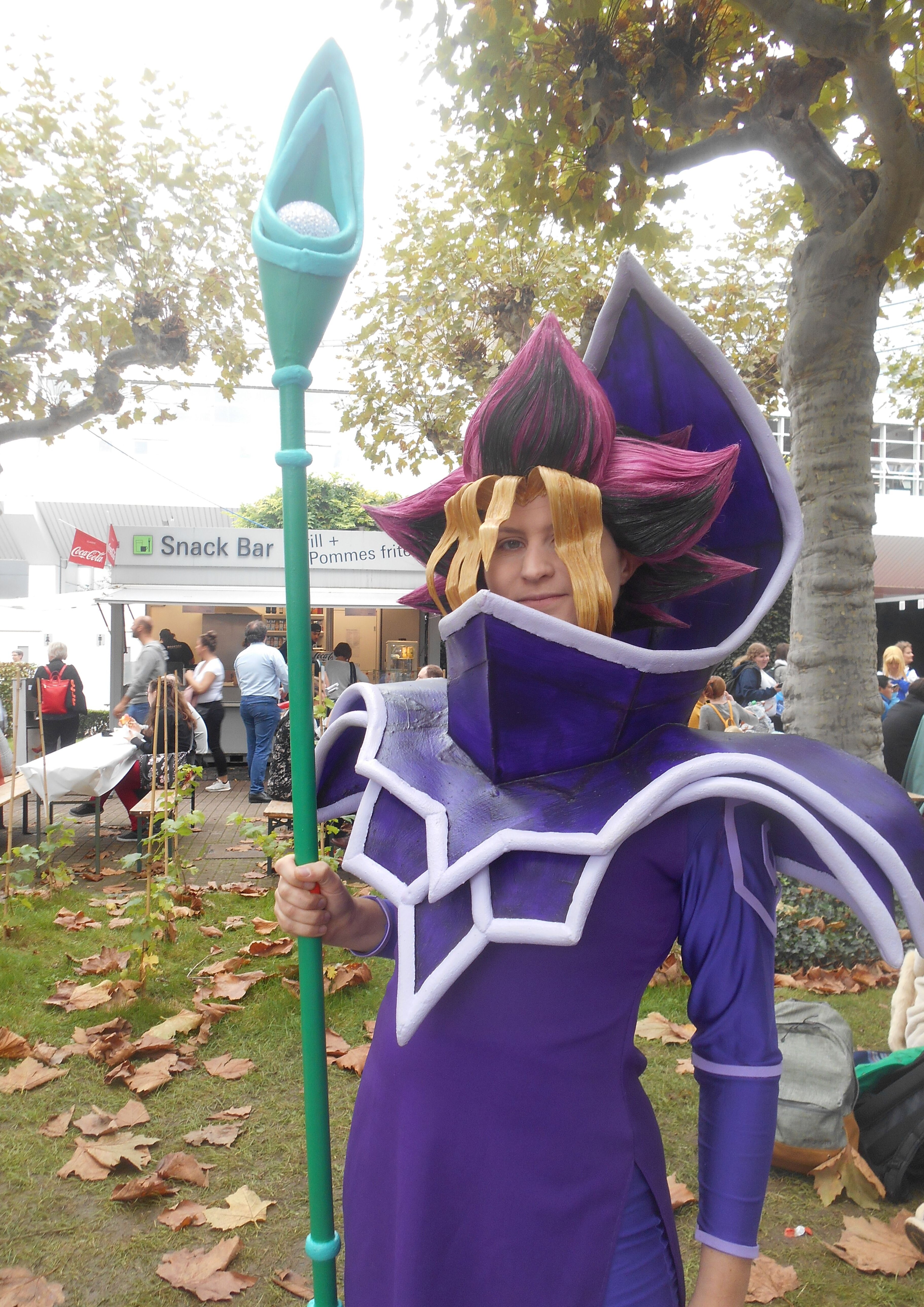 Cosplay-Cover: Yugi Schwarzer Magier