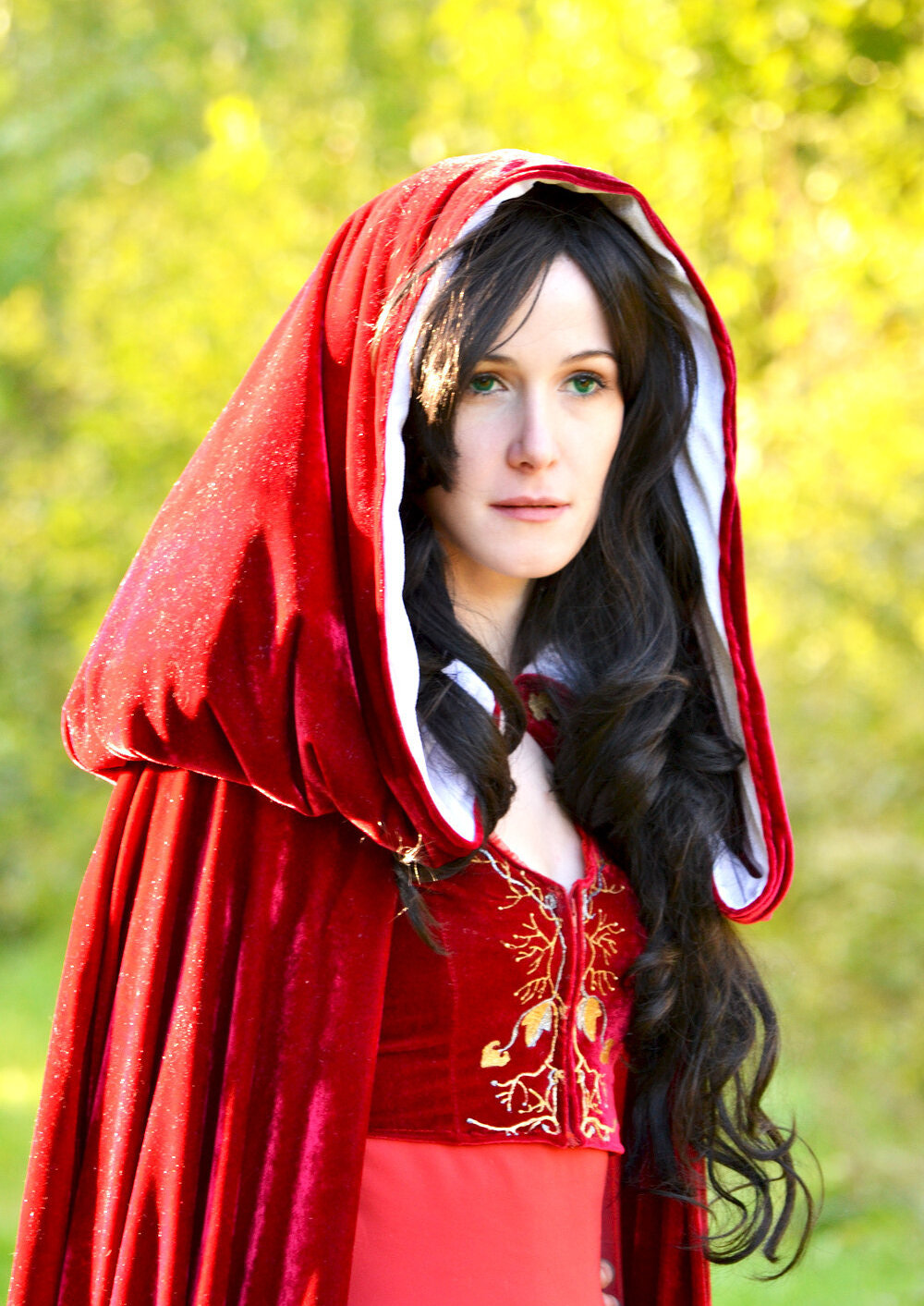 Cosplay-Cover: Lady Morgana (roter Umhang)