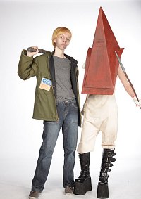 Cosplay-Cover: "Red Pyramid Thing" / Pyramid Head