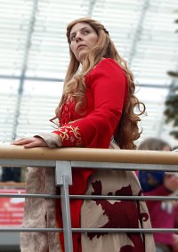 Cosplay-Cover: Cersei Lannister [Red Dress]