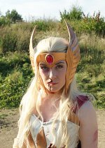 Cosplay-Cover: Battle Damaged She-ra