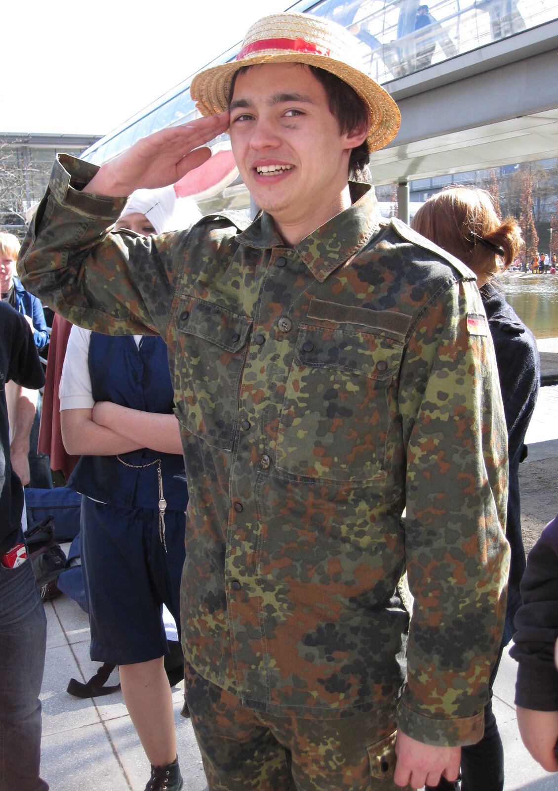 Cosplay-Cover: Ruffy in Bundeswehr-uniform