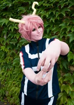 Cosplay-Cover: Mina Ashido [Trainingsoutfit]