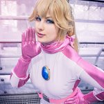 Cosplay: Prinzessin Peach [Racing Suit]