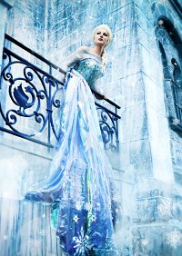 Cosplay-Cover: Queen Elsa of Arendelle [Ice Dress]