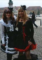 Cosplay-Cover: Gothic-Lolita Schwarz/ Weiß