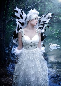 Cosplay-Cover: Swan (white to black Transformation)