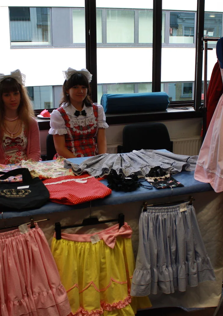 Cosplay-Cover: Dunkelsüß Lolita Markt