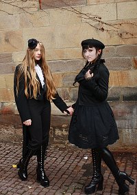 Cosplay-Cover: Budget 1.3 - Wednesday Addams (?)