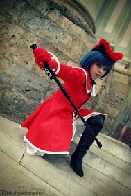 Cosplay-Cover: Spinell (Rote Uniform)