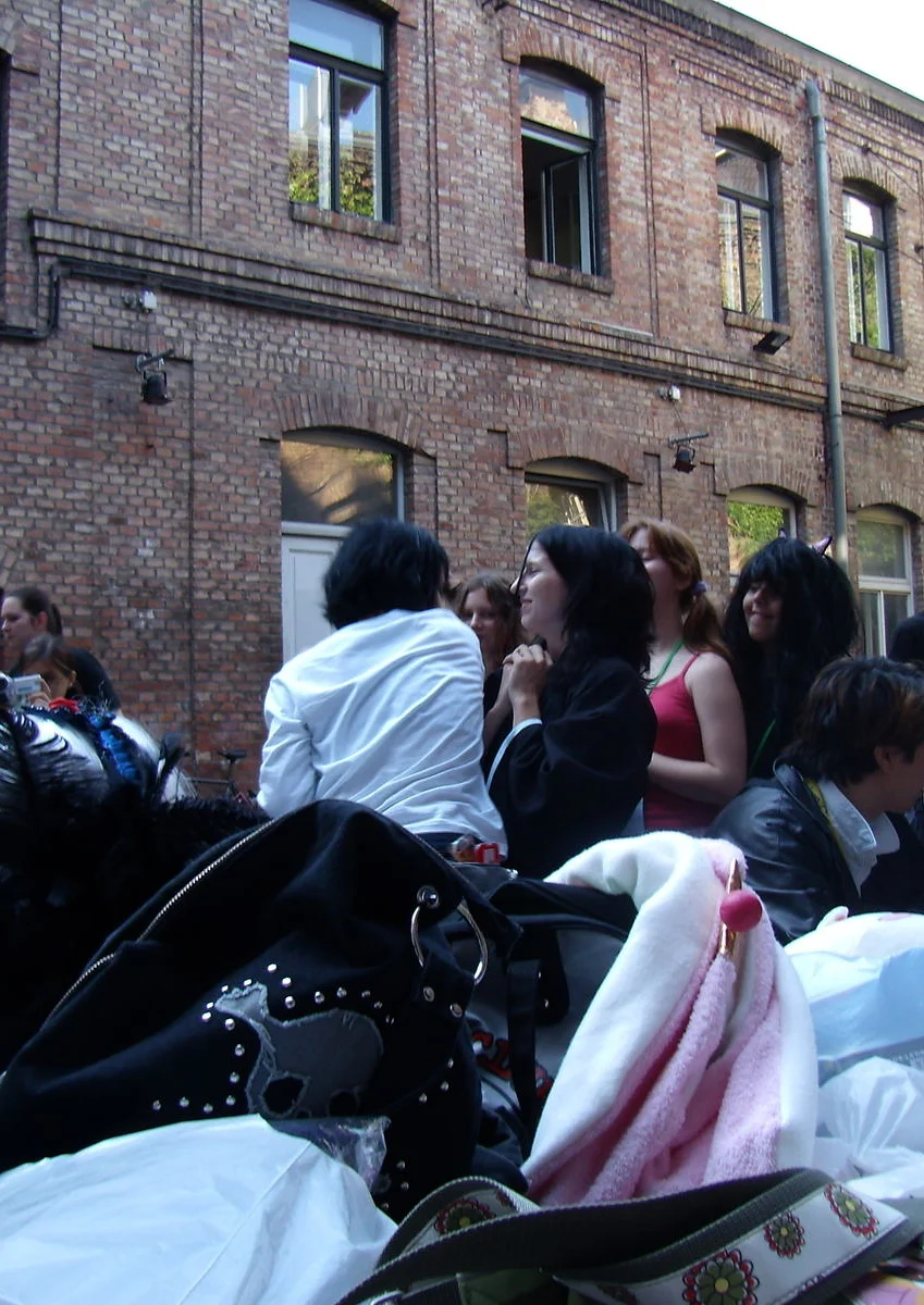 Cosplay-Cover: Zivil und inkognito