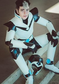 Cosplay-Cover: Shiro Armor