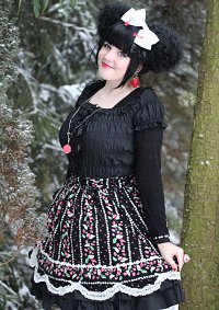 Cosplay-Cover: Minnie Maus auf Erdbeeren