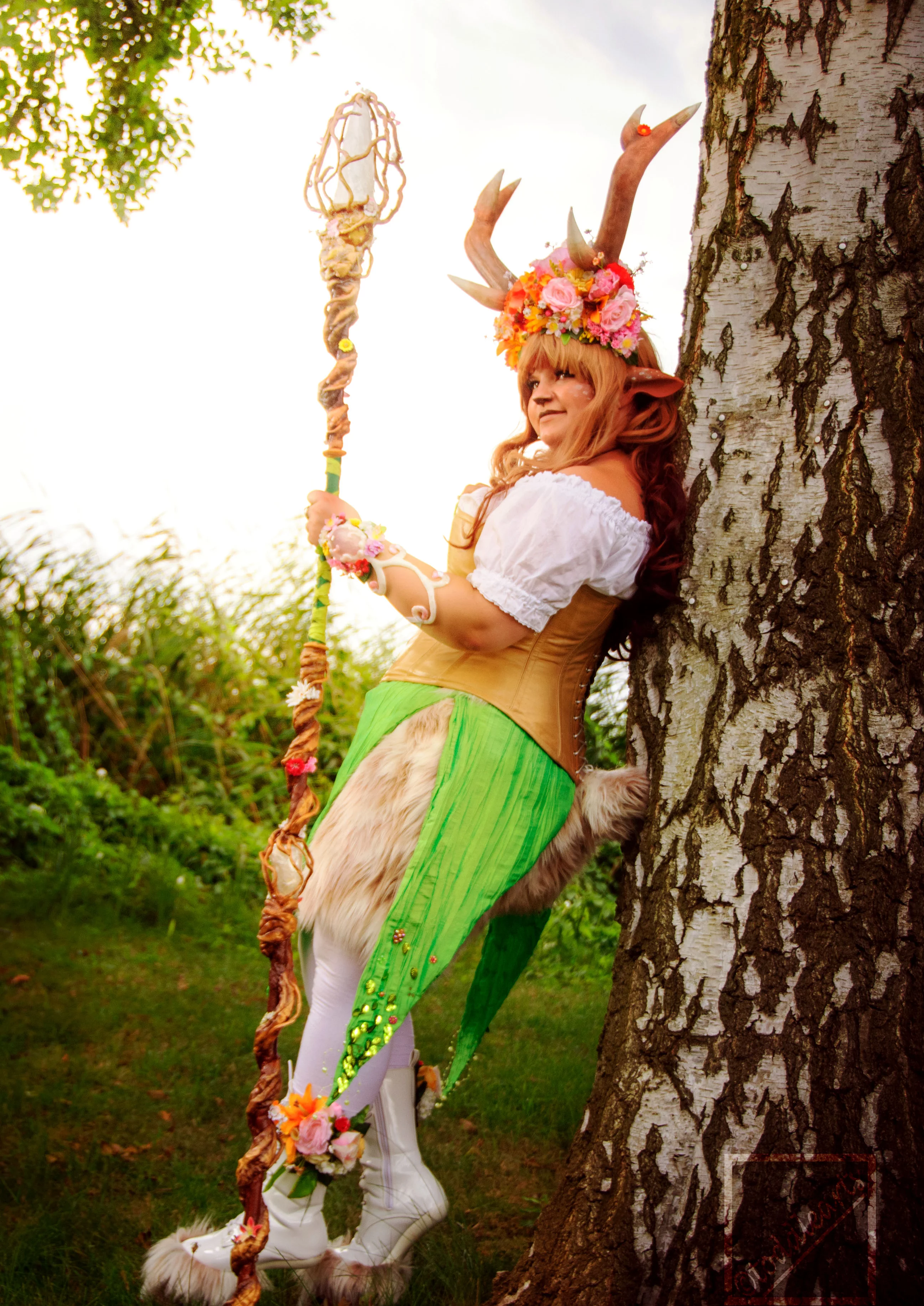 Cosplay-Cover: Lucere Florifer Semicape - heller Blumenfaun