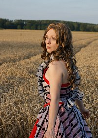 Cosplay-Cover: Alice im Wunderland (Red Dress)