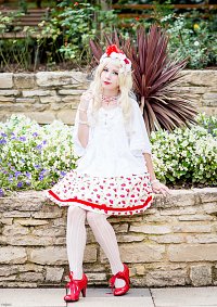 Cosplay-Cover: White red Strawberry Look