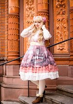 Cosplay-Cover: Lady Sloth - Fairytale Melancholy JSK mit Creme