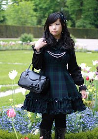 Cosplay-Cover: Pearl Tartan Lolita