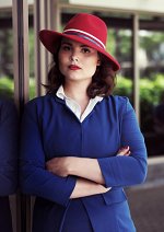 Cosplay-Cover: Peggy Carter [Blue Suit]