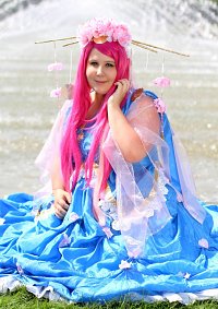 Cosplay-Cover: Göttin des Sommerhimmels