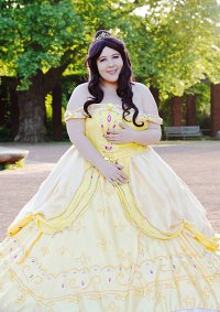 Cosplay-Cover: Prinzessin Belle (Jeweldress)