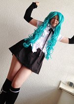 Cosplay-Cover: Miku Hatsune [Schuluniform]