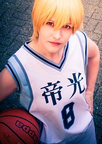 Cosplay-Cover: Kise Ryōta [Teikō Jersey]