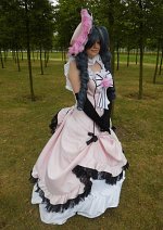 Cosplay-Cover: Ciel im Ballkleid