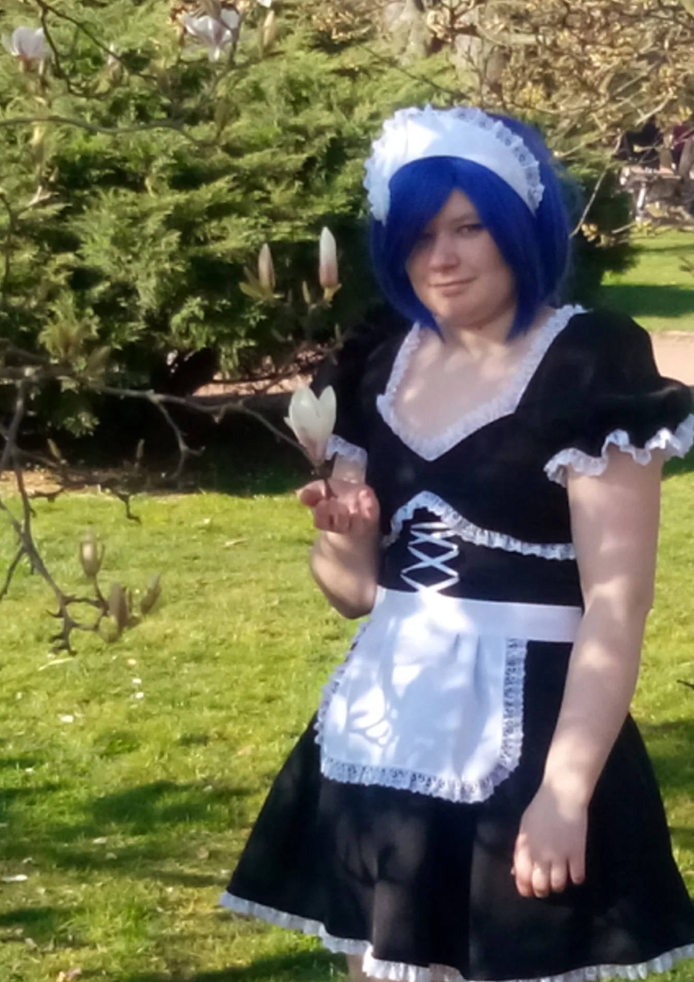 Cosplay-Cover: Konan als Maid
