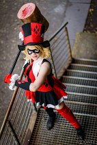 Cosplay-Cover: Harley Quinn [Mad Hatter]