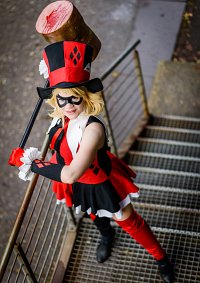 Cosplay-Cover: Harley Quinn [Mad Hatter]