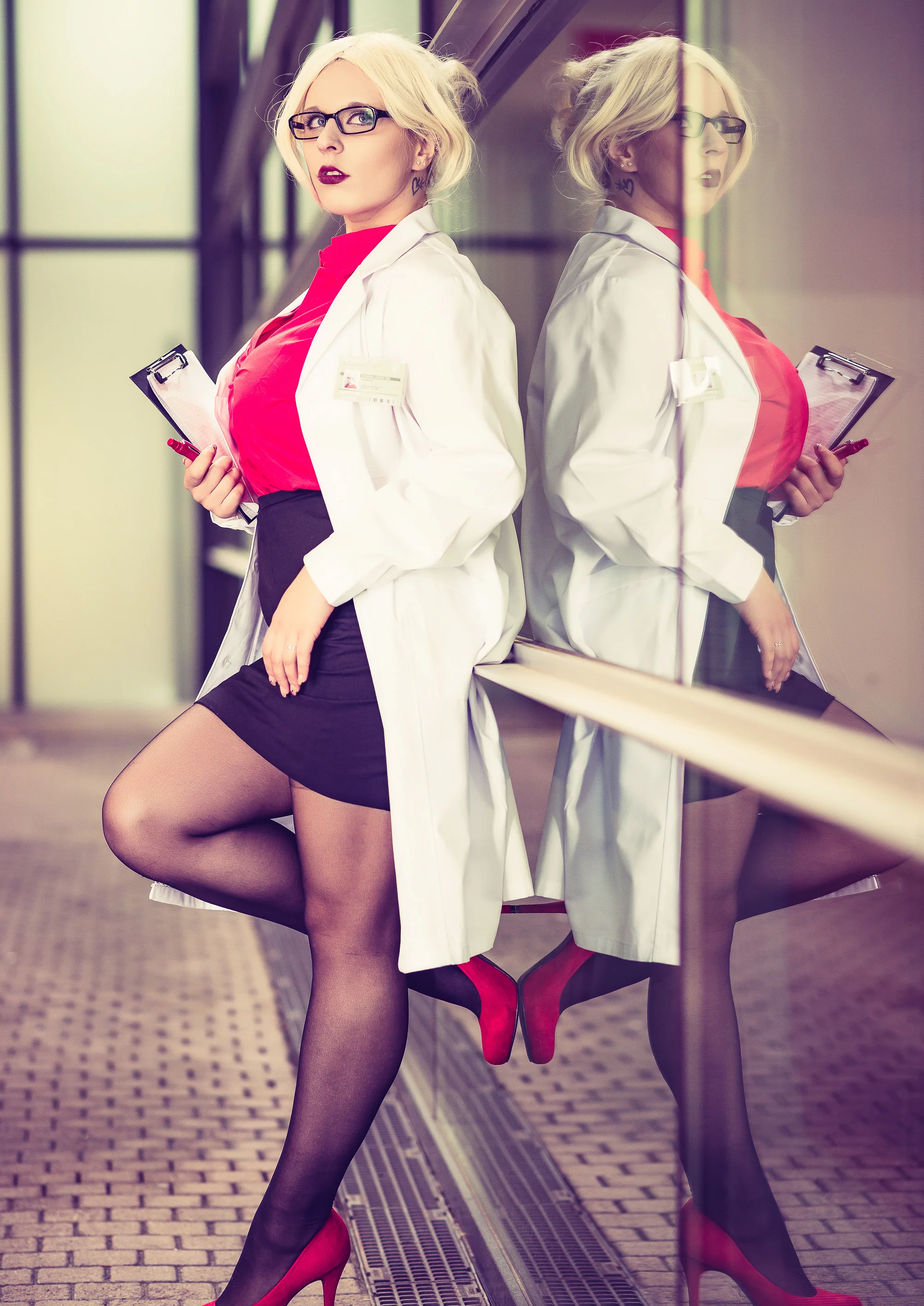 Cosplay-Cover: Dr. Harleen Frances Quinzel