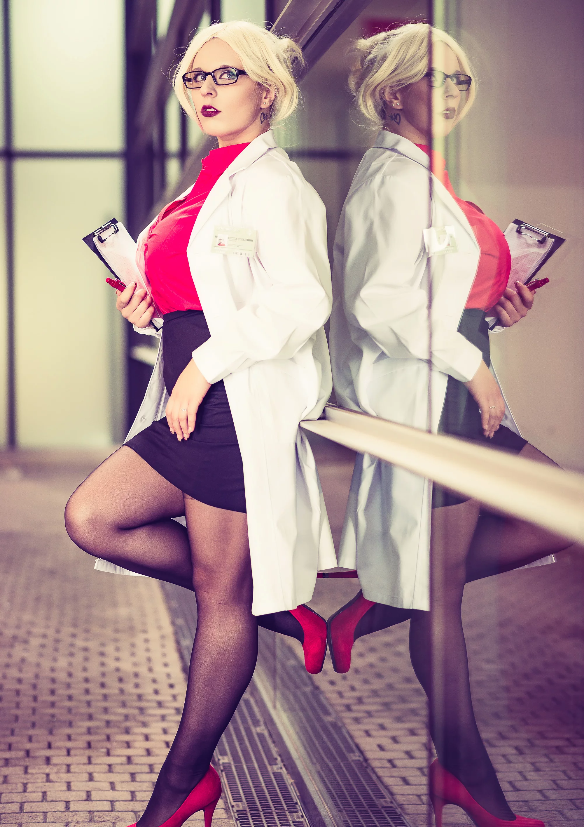 Cosplay-Cover: Dr. Harleen Frances Quinzel