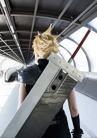 Cosplay-Cover: Cloud Strife FF7 REMAKE