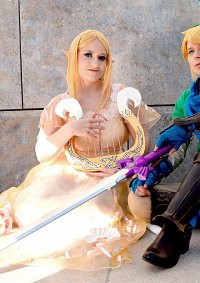 Cosplay-Cover: Queen Zelda [Nachtkleid]