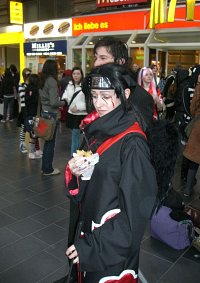 Cosplay-Cover: Itachi Nirnaeth-Arnediad Uchiha (teil Eigencos)