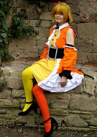 Cosplay-Cover: Momo Kisaragi (Idol Dress)