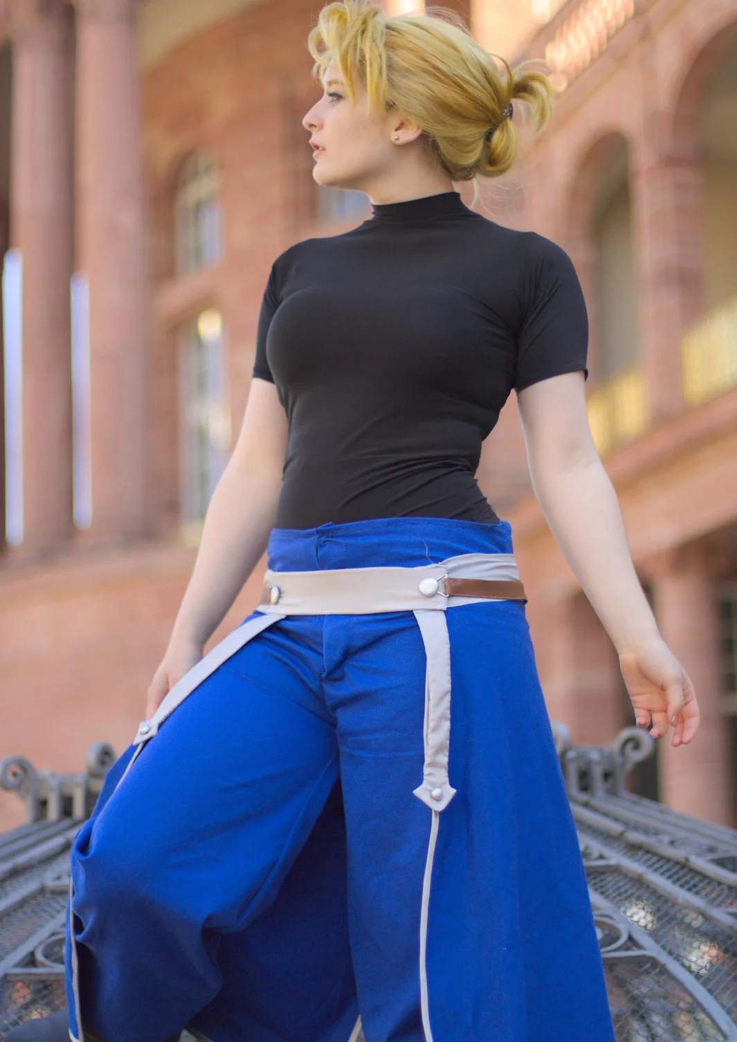 Cosplay-Cover: Riza Hawkeye (Scharfschütze)