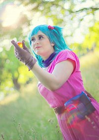 Cosplay-Cover: Bulma (pinkes Kleid)