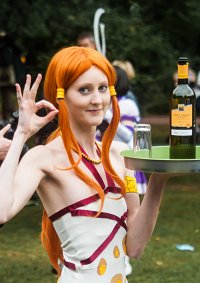 Cosplay-Cover: Nami Movie Z (Kellnerkleid)