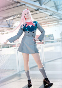 Cosplay-Cover: Zero Two ~ Schuluniform