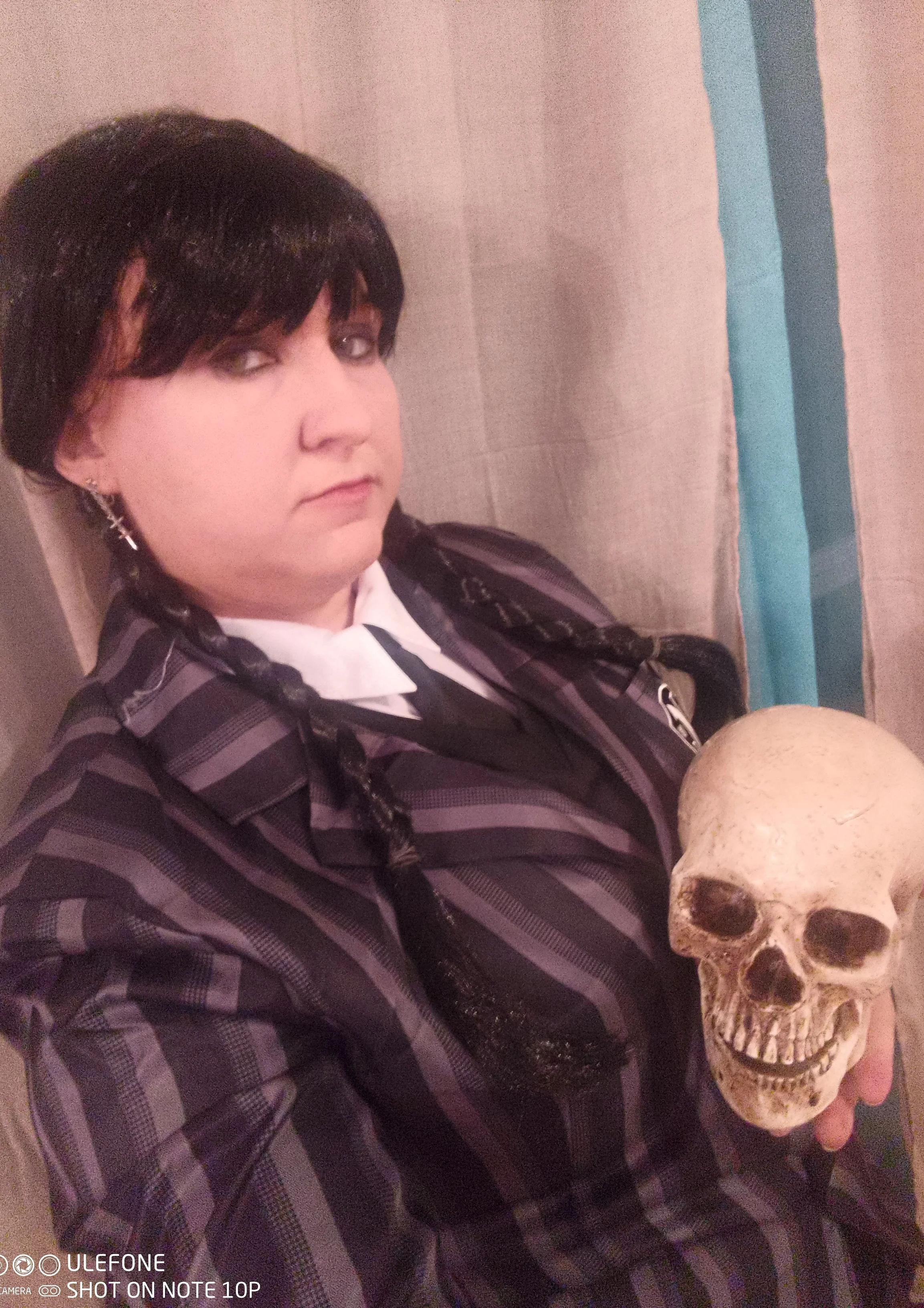 Cosplay-Cover: Wednesday Schuluniform