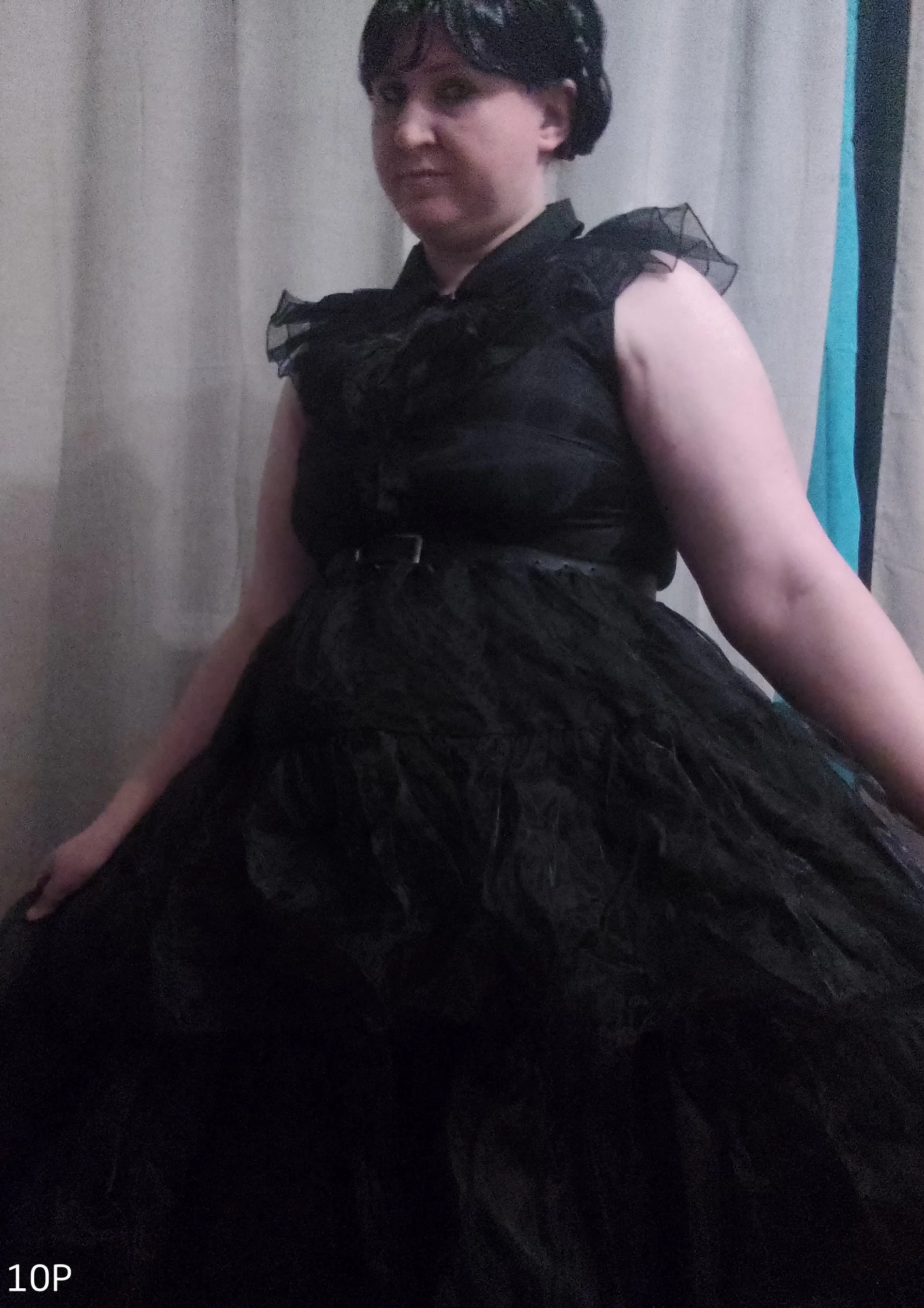 Cosplay-Cover: Wednesday (Rabentanz)