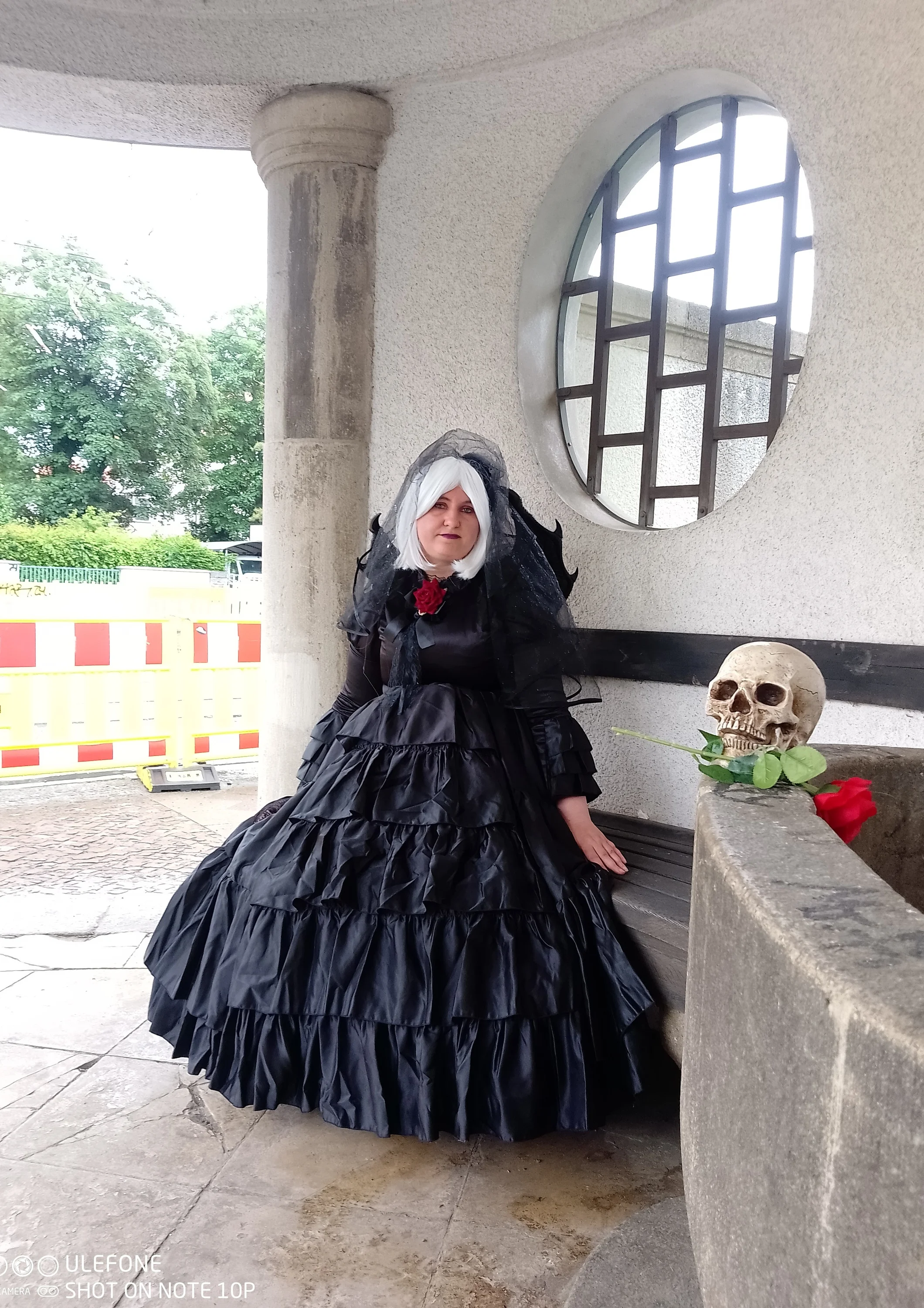 Cosplay-Cover: Kurai im Brautkleid
