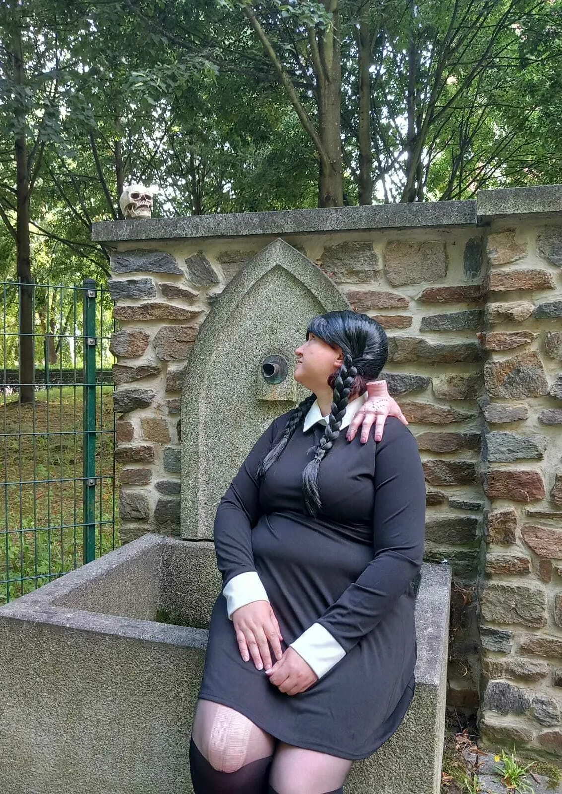 Cosplay-Cover: Wednesday Heimoutfit