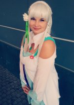 Cosplay-Cover: Emilia (grünes Kleid)