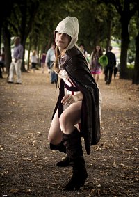 Cosplay-Cover: Female Ezio Auditore da Firenze